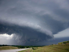 How Do You Survive a Hurricane? - 7 Vital Tips How Do You Survive a Hurricane? - 7 Vital Tips